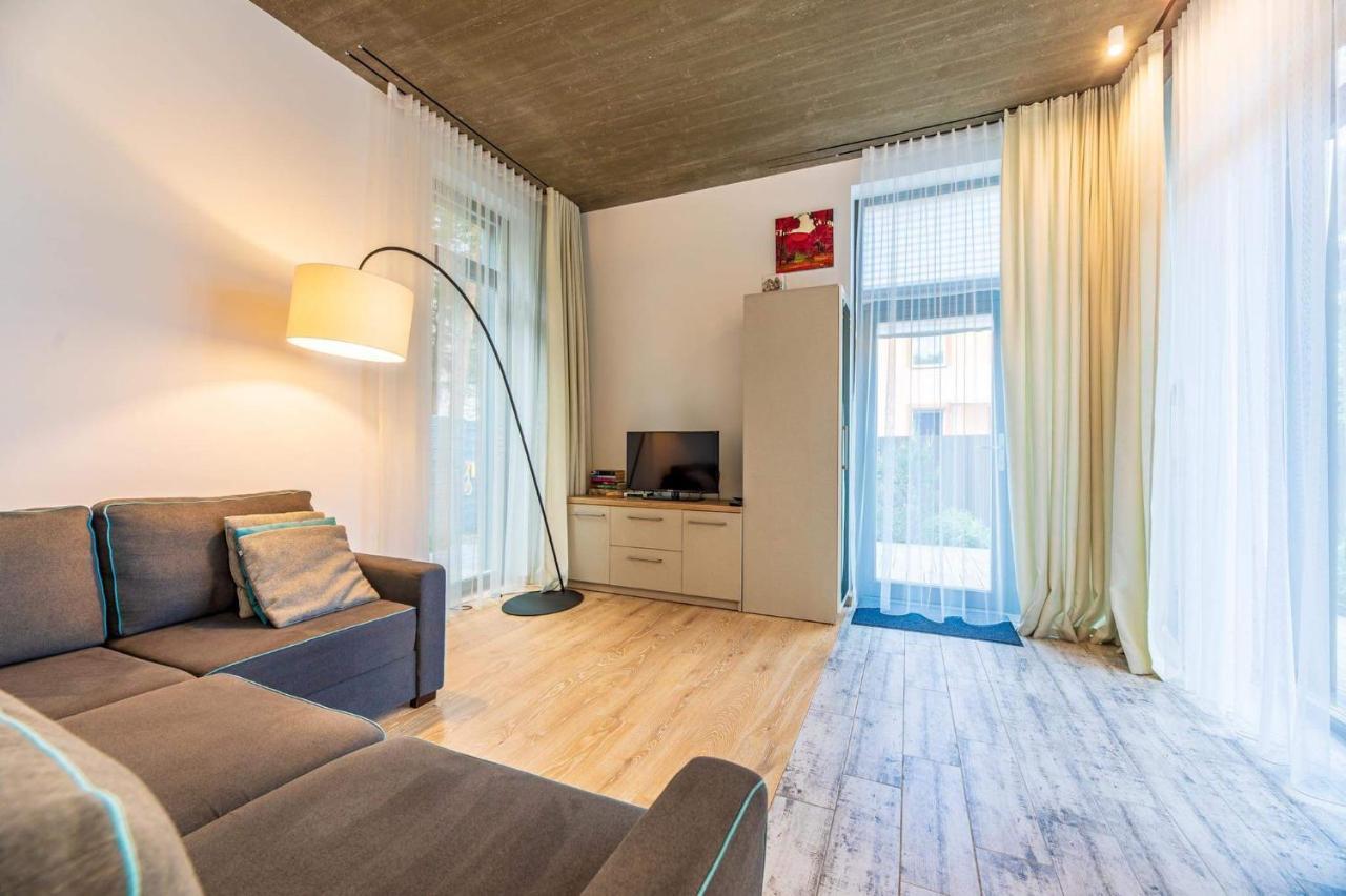 Su Terasa Jaukus Apartamentas, Tik Vienas بالانغا المظهر الخارجي الصورة