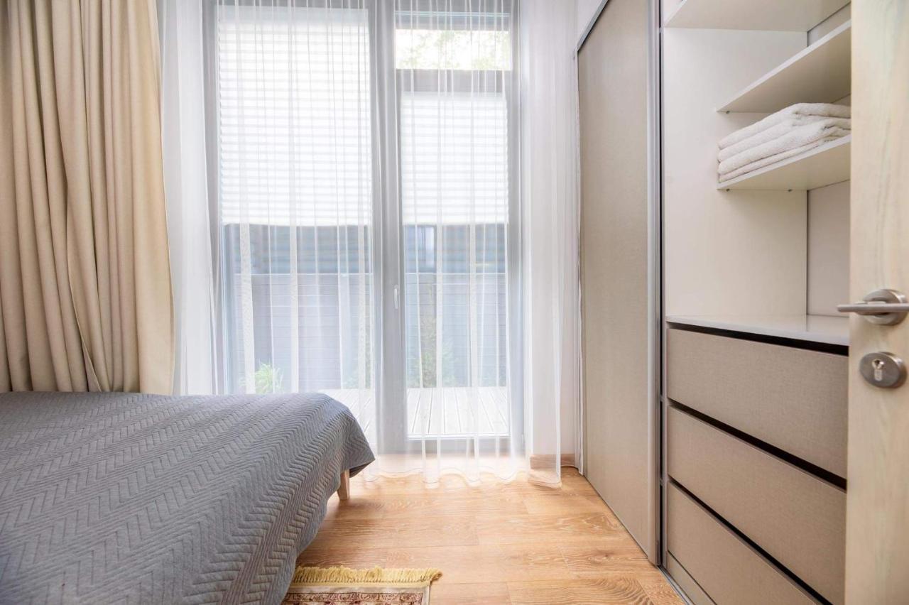 Su Terasa Jaukus Apartamentas, Tik Vienas بالانغا المظهر الخارجي الصورة
